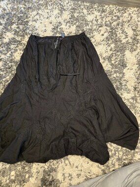 Jennifer Lauren Plus Embroidered Midi Skirt | Size 2X | Black